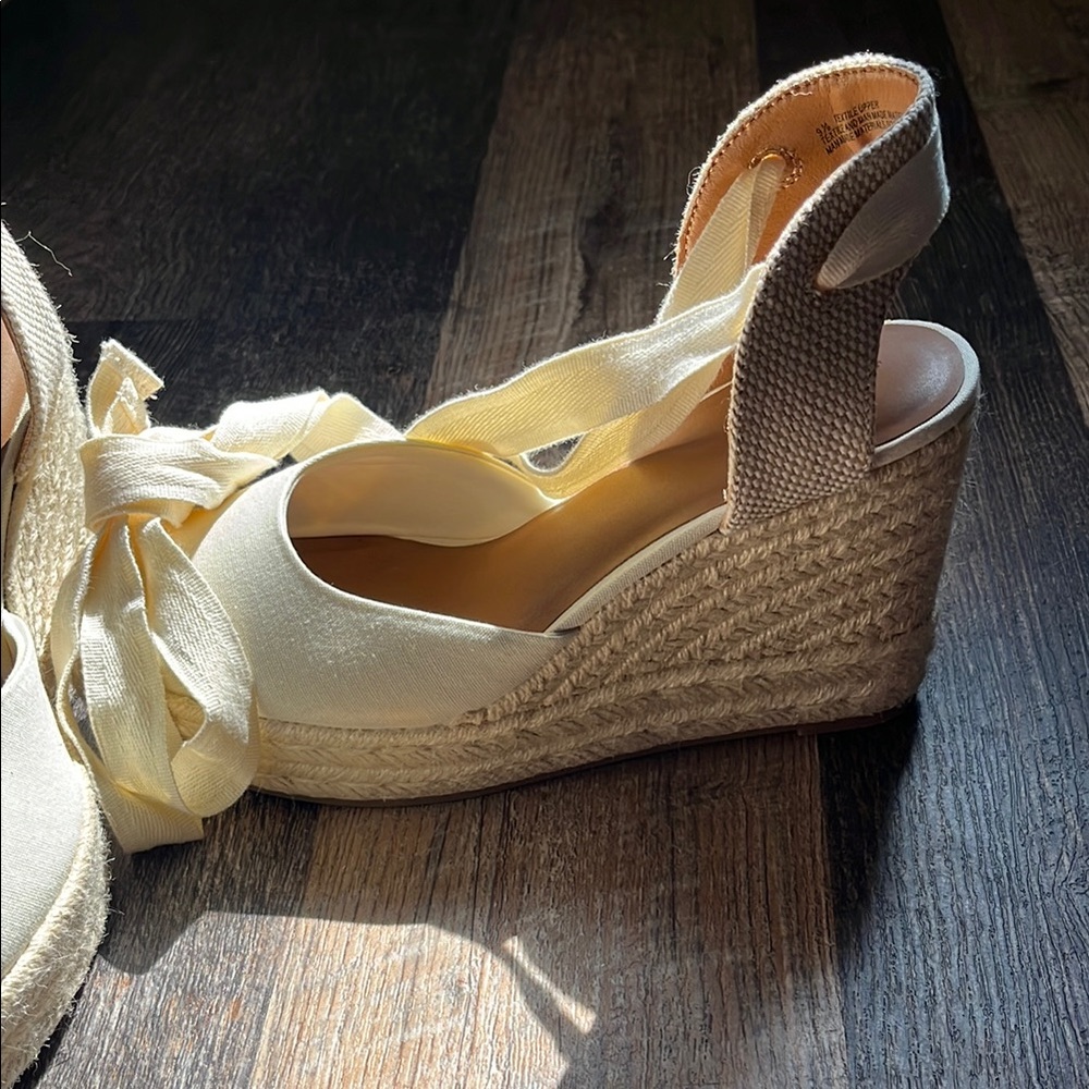 Elegant Cream Wedge Espadrilles - Picture 4 of 5